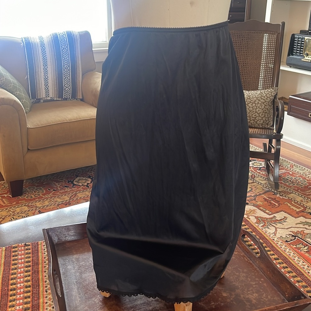 WARNERS HALF SLIP BLACK SZ MED